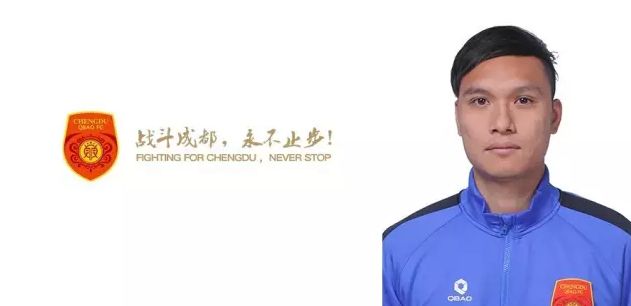 按照导演Franco Zeffirelli本人的早年小我履历改编，讲述二战时代，一群酷爱意年夜利文化艺术的女性在佛罗伦萨和圣吉米尼亚诺的履历，此中包罗和墨索里尼品茗的前英国年夜使夫人(Maggie Smith饰)、帮雇主赐顾帮衬私生子卢卡的玛丽(Joan Plowright饰)、艺术酷爱者阿拉贝拉(Judi Dench饰)、年青英国记者康妮(Tessa Pritchard饰)、精悍的美国女性乔琪(Lily Tomlin饰)、放浪但好心的美国女性埃尔莎(Cher饰)。战争爆发前，她们经常聚在前年夜使夫人处，或是在